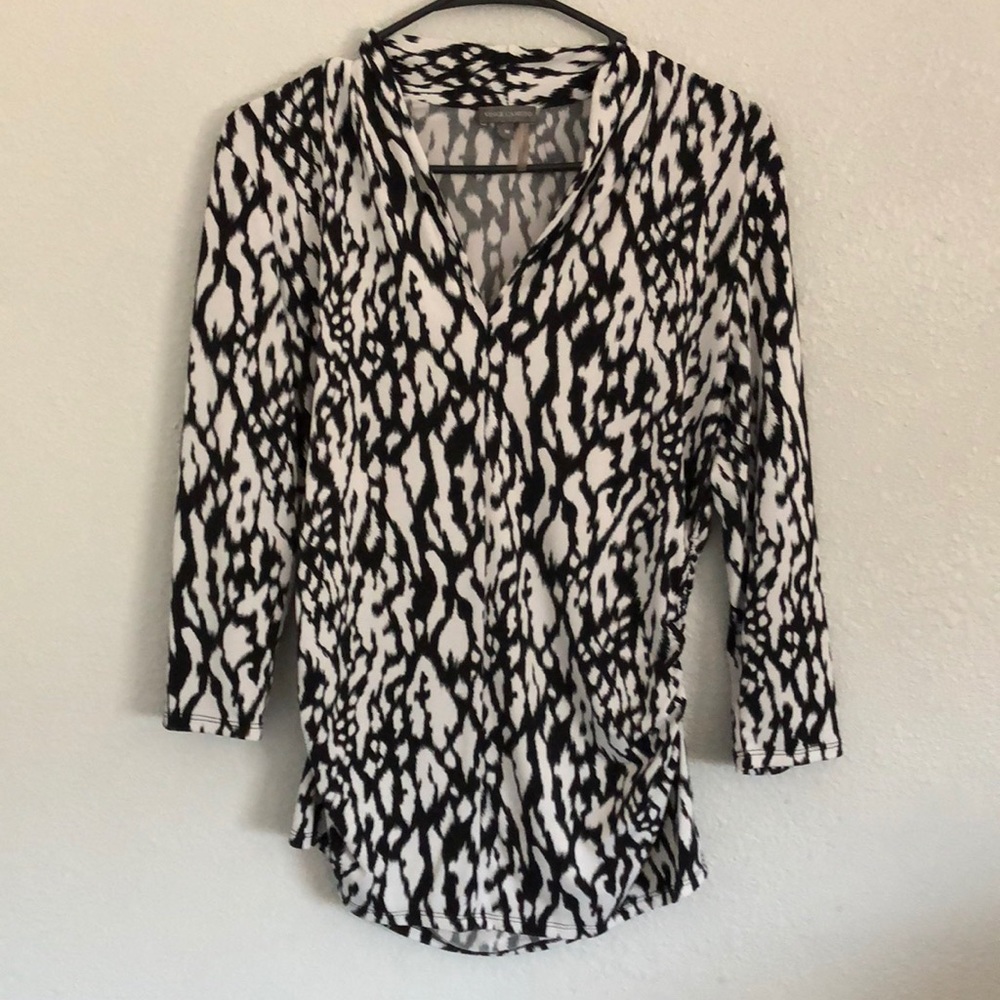 Poly spandex black and white shirt w/shirred sides